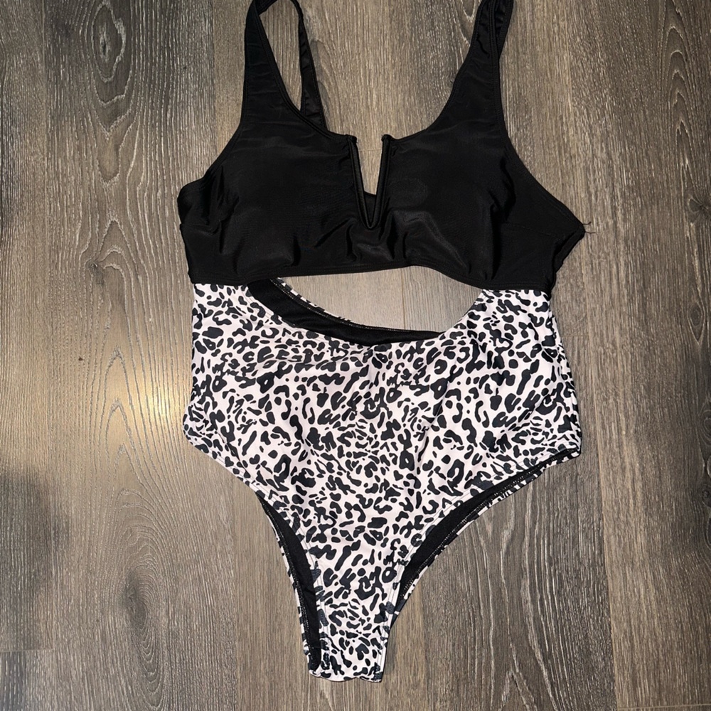 Shein black and white one piece bathing suit size 1x